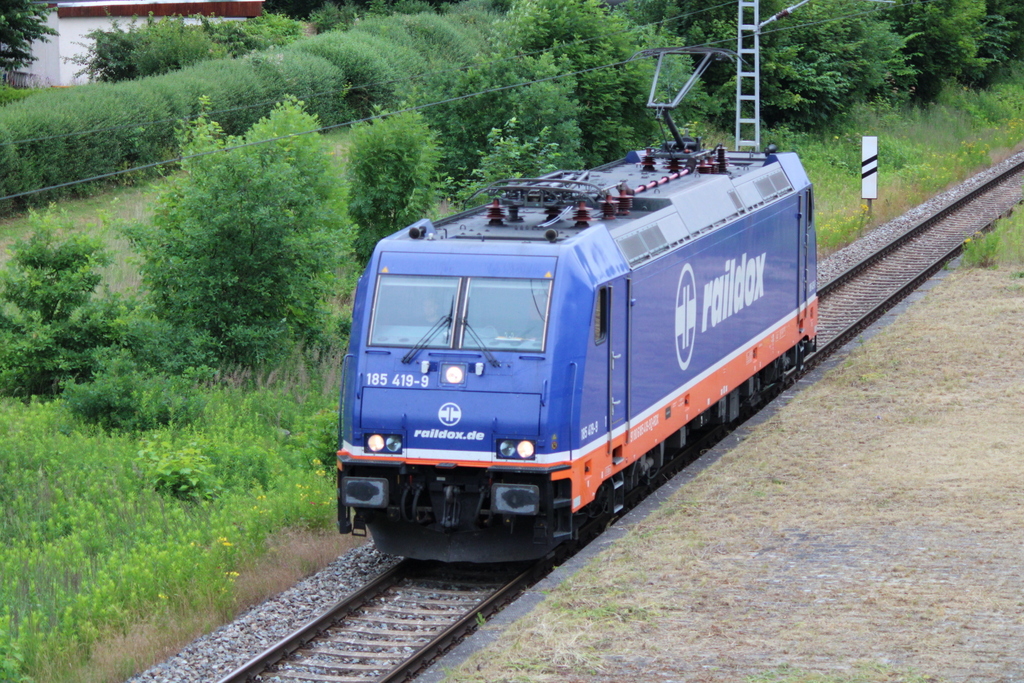 185 419-9 bei der Durchfahrt in Rostock-Kassebohm.03.07.2021