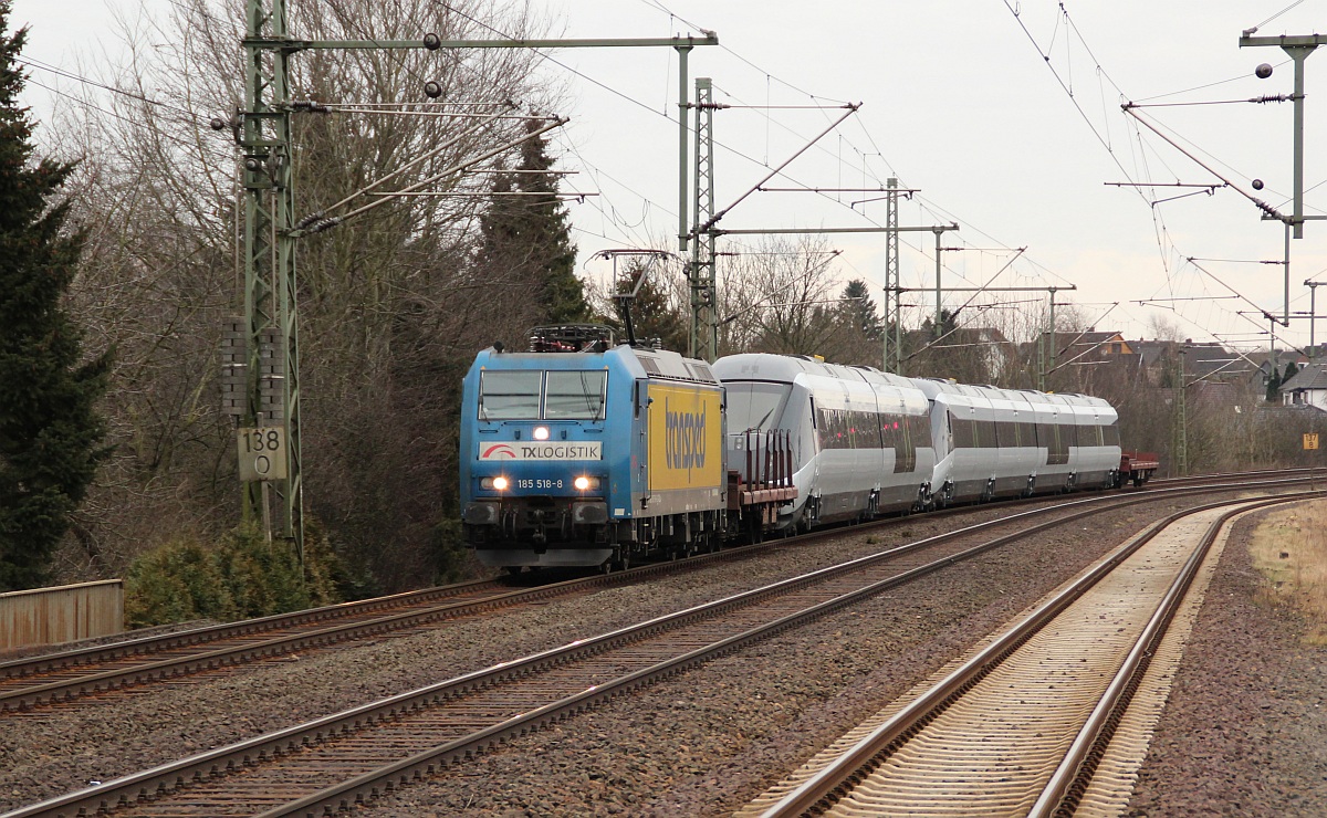 185 518-8  Transped  der CFL Cargo zog am gestrigen Tag den DGS 42196 von Löhne nach Padborg. Eingereiht waren ein IC 2 und ein IC 4 Triebwagen der DSB/Danmark. Gruß zurück an den TF !! Schleswig 20.02.2012