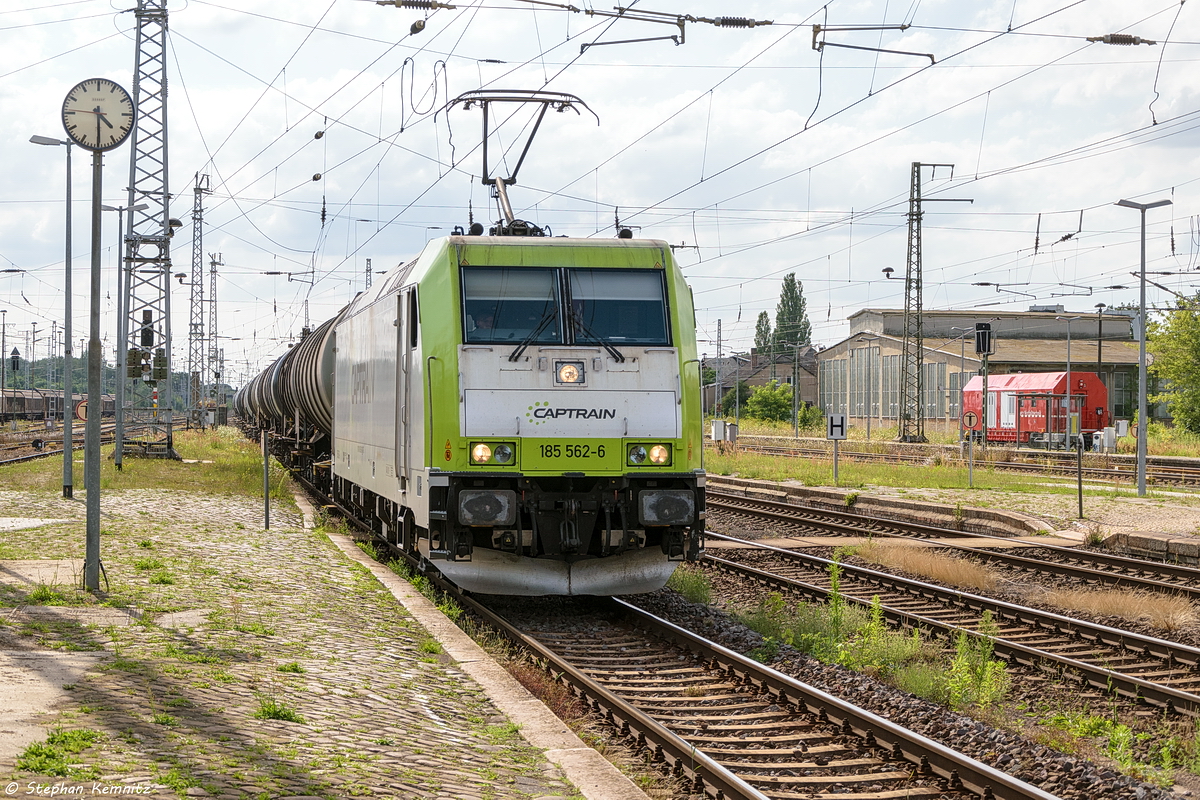 185 562-6 ITL Eisenbahn GmbH mit einem Kesselzug  Dieselkraftstoff oder Gasöl oder Heizöl (leicht)  in Stendal und fuhr weiter in Richtung Magdeburg. 21.07.2017