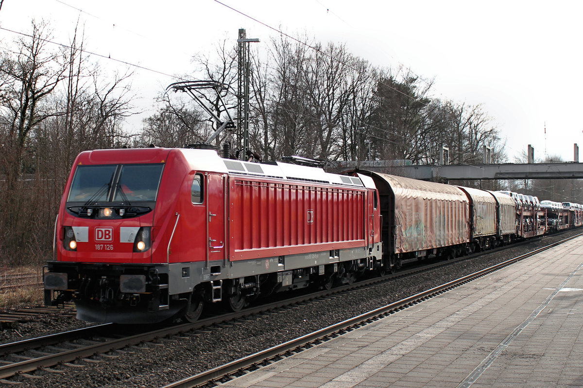 187 126-8 mit einen  Gemischten  am Haken, auf den Weg nach Hamburg. Tostedt, den 29.03.2018