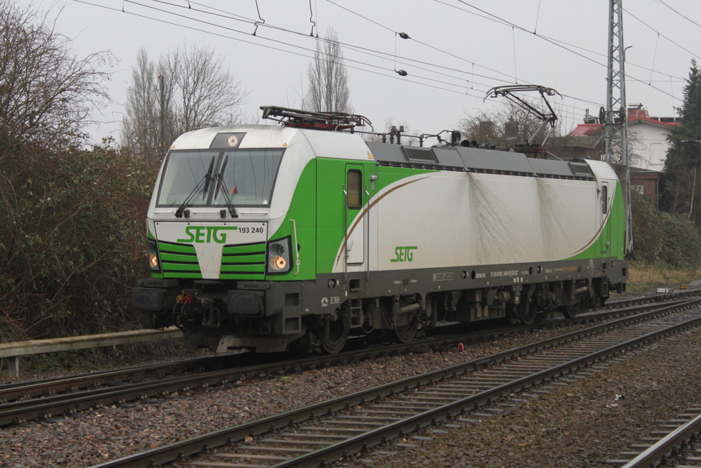 193 240-9 beim Rangieren im Haltepunkt Rostock-Bramow.20.01.2017