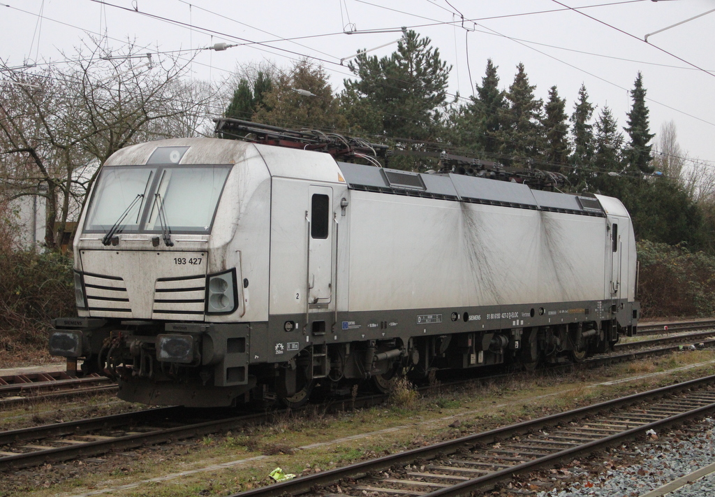 193 427-2 stand am 22.12.2025 in Rostock-Bramow.
