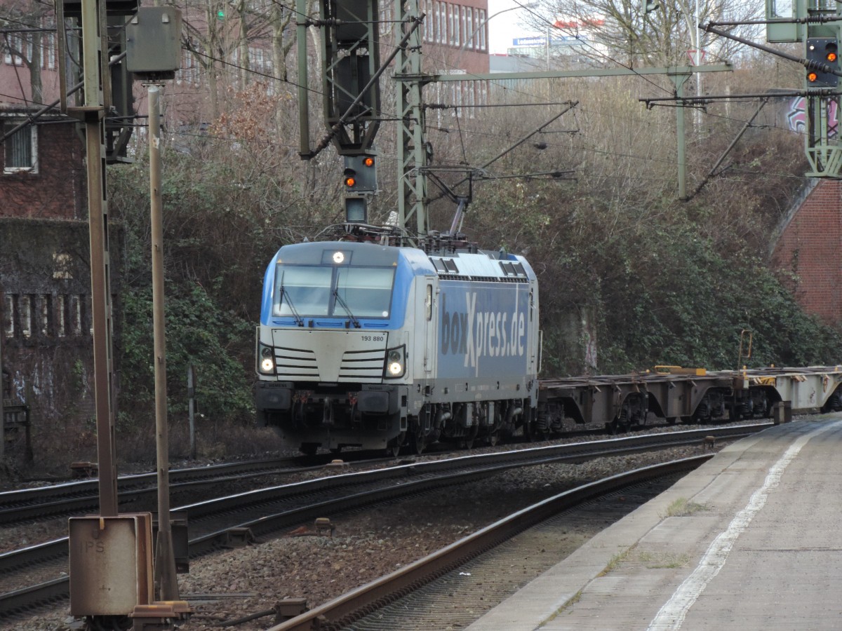 193 880 bei der Durchfahrt in Hamburg-Harburg.22.03.2016