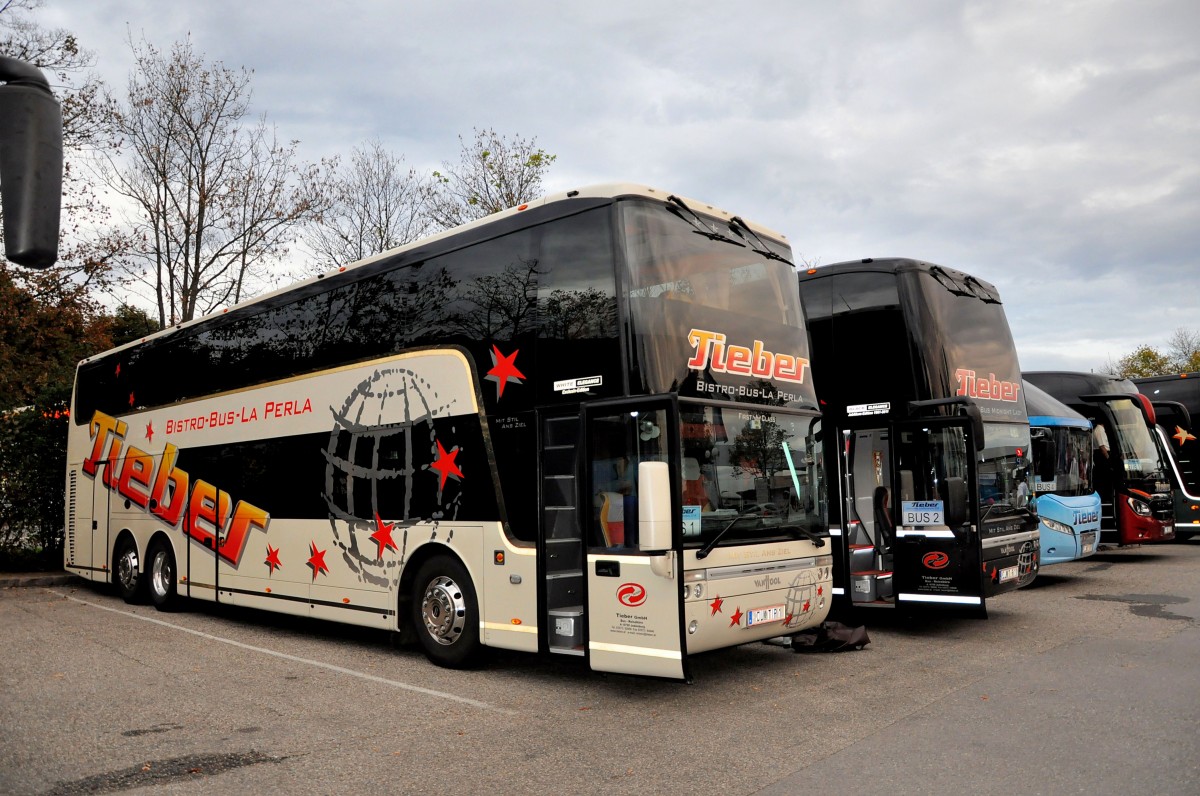 2 mal Van Hool T9 von TIEBER Reisen aus �sterreich am 20.9.2014 in Krems.