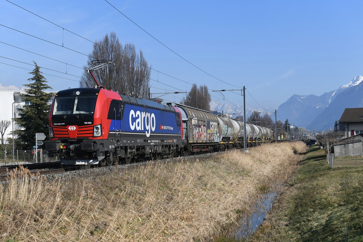 2025-02-06.SBB CFF FFS Sion
Locomotive électrique Siemens Vectron 
Br 193 062
