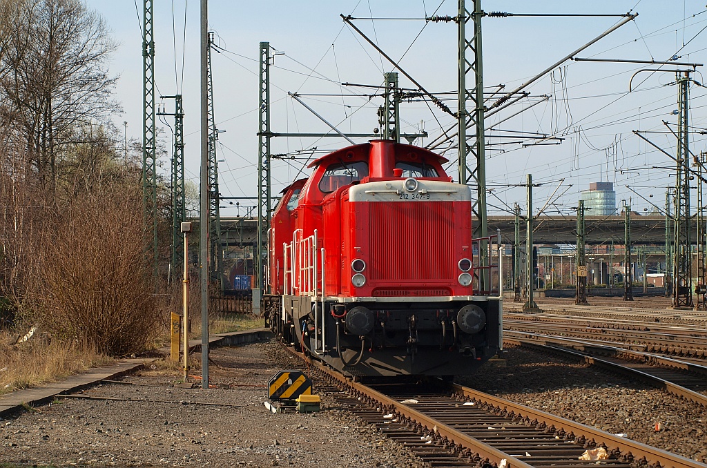 212 347-9 der DB Fahrwegdienste stand zusammen mit der 204 774-4/MEG 103 abgestellt in HH-Harburg. 02.04.11