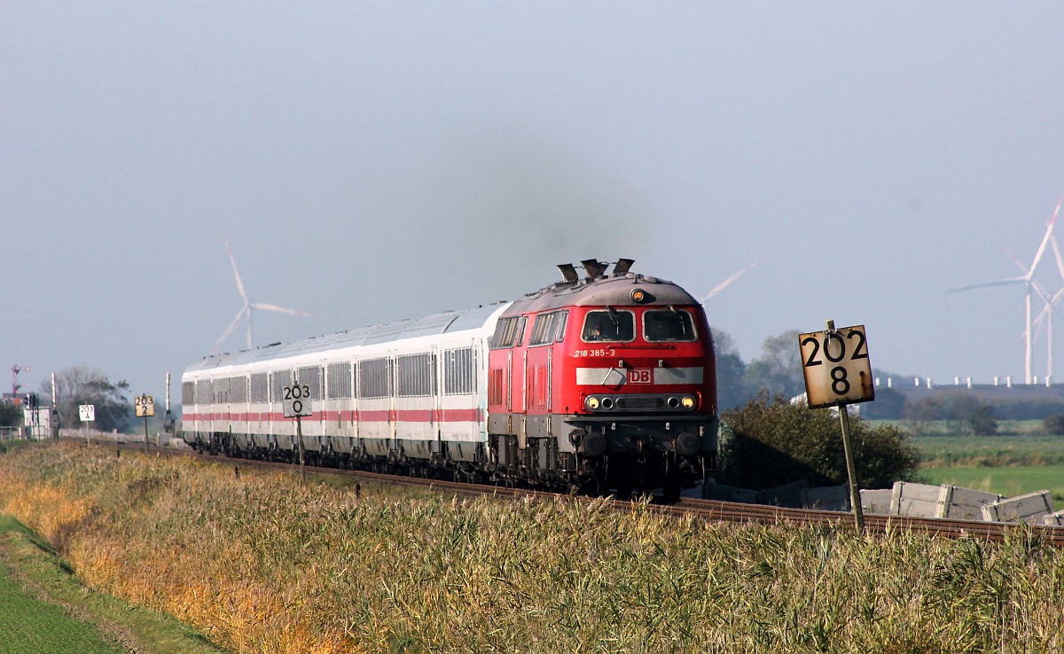 218 385-3(REV/HB X/21.12.16) und 218 831-6(REV/HB X/18.02.14) mit IC 2315 gen Süden. 10.10.18