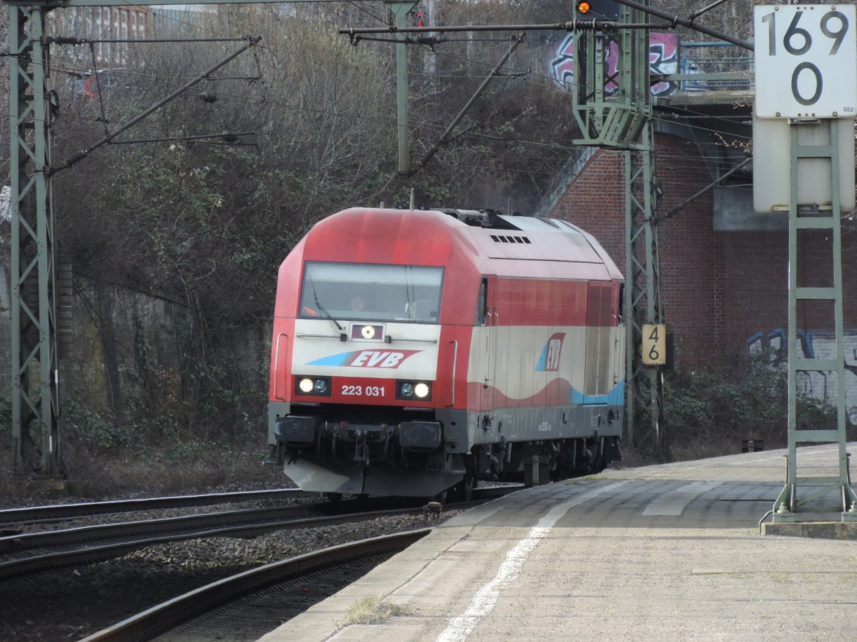 223 031 bei der Durchfahrt in Hamburg-Harburg.22.03.2016