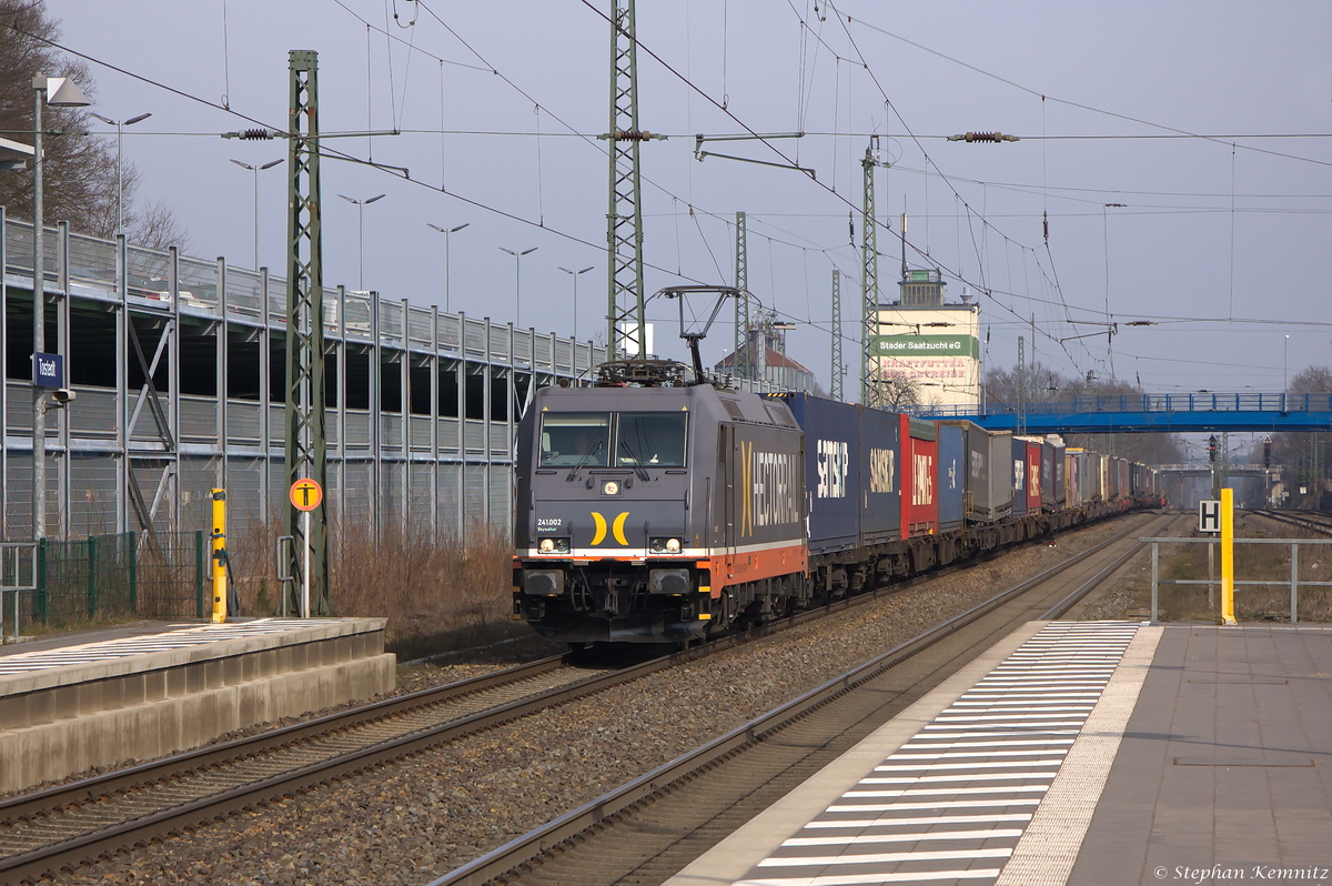 241.002  Skywalker  (241 002-3) Hector Rail AB mit einem Containerzug in Tostedt und fuhr weiter in Richtung Bremen. 17.03.2015