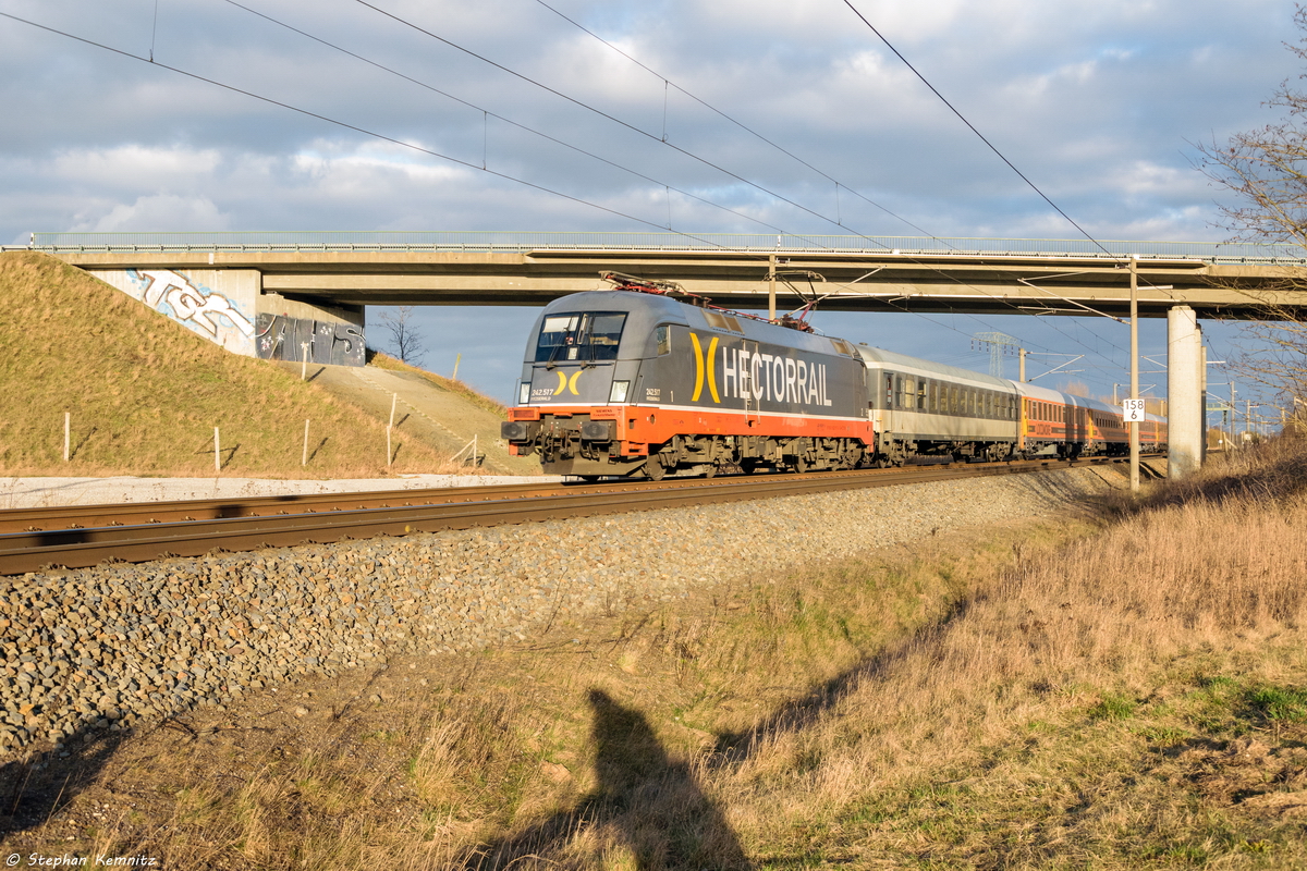 242.517  Fitzgerald  (182 517-3) Hector Rail AB mit dem Locomore (LOC 1819) von Berlin-Lichtenberg nach Stuttgart Hbf in Nennhausen am 10.03.2017. Wegen einem erst vermutetem PU in Nennhausen und der dadurch fast 2 Stunden gesperrten Bahnstrecke, hatte der Locomore zu diesem Zeitpunkt eine Verspätung von fast 90min gehabt.