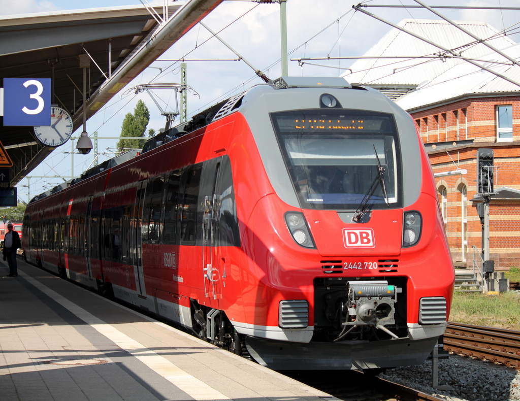 2442 720-5(DB-Regio Oberbayern)war am 23.08.2013 im Rostocker Hbf zu Gast kurz zuvor kam er von Rostock-Seehafen/Nord 