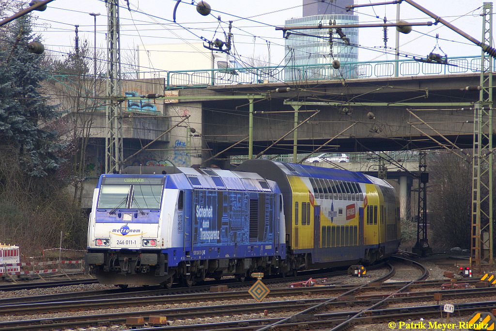 246 011 mit RE5 nach Cuxhaven bei Ausfahrt Hamburg-Harburg am 16.03.2015