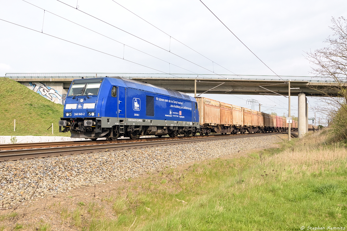 246 049-2 PRESS (246 011-1) mit einem Hackschnittzelzug von Kodersdorf nach Niedergrne in Nennhausen. 21.04.2017