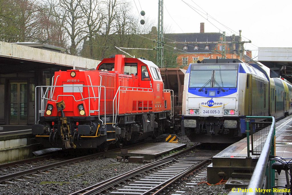 261 035 mit Kieswagenzug in Stade auf dem Weg nach Maschen Rbf. am 30.03.2015