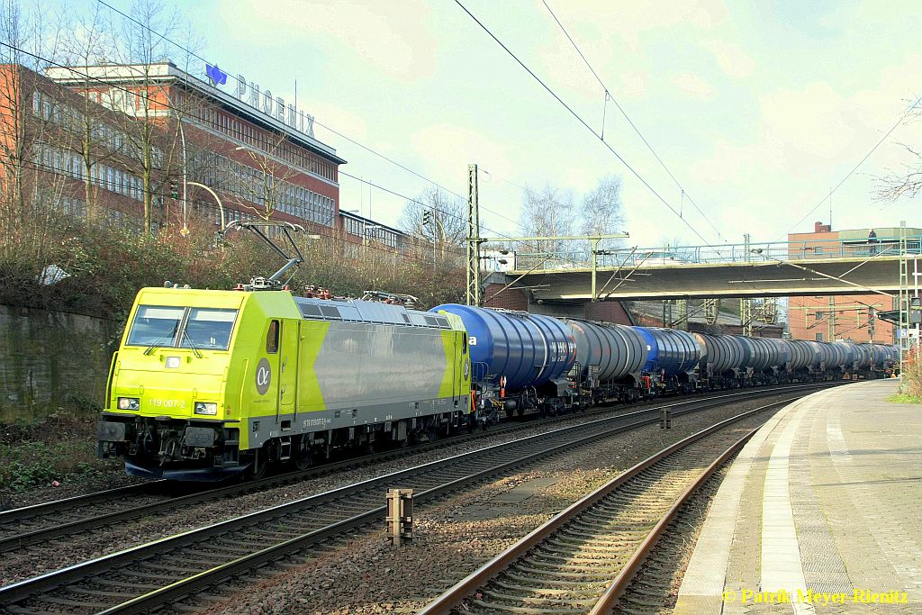 27/01/2015:
Alphatrains / RHC 119 007 mit Kesselwagenzug in Hamburg-Harburg auf dem Weg nach Süden