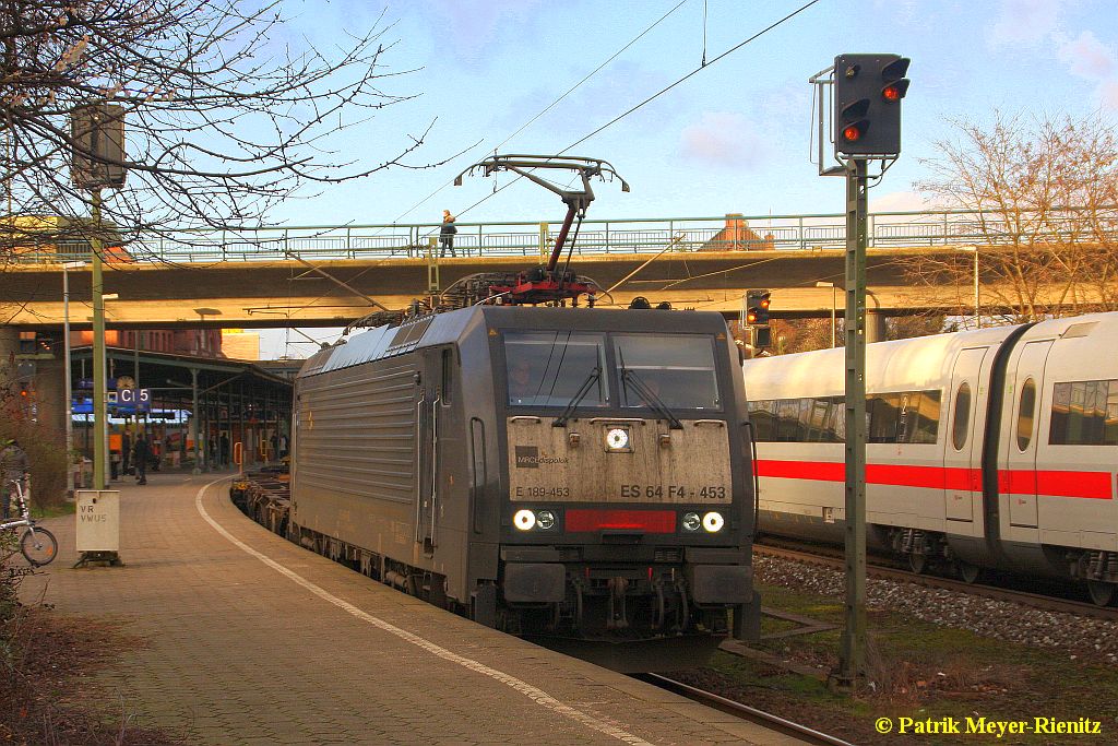 27/01/2015:
MRCE ES64 F4-453 mit KLV-Zug in Hamburg-Harburg auf dem Weg nach Süden