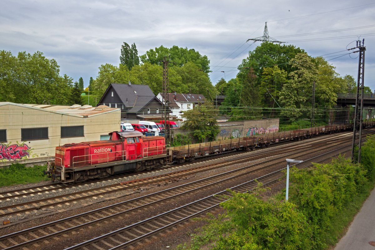 294 831 f�hrt mit einem Leerzug in Richtung Sterkrade oder Oberhausen Hauptbahnhof aus dem Osterfelder Rangierbahnhof aus.