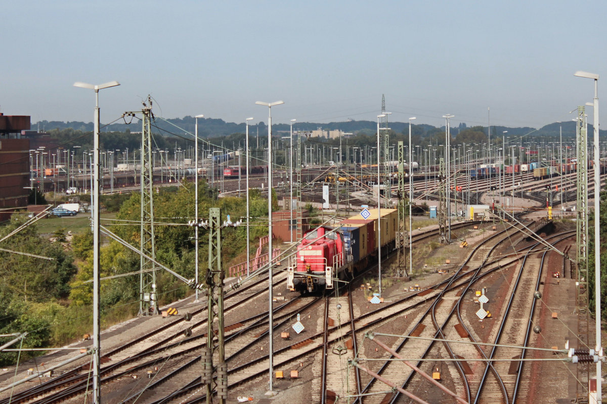 296 028-4 bei ihrer Arbeit am Ablaufberg in Maschen - Rangierbahnhof. Datum 22.09.2016