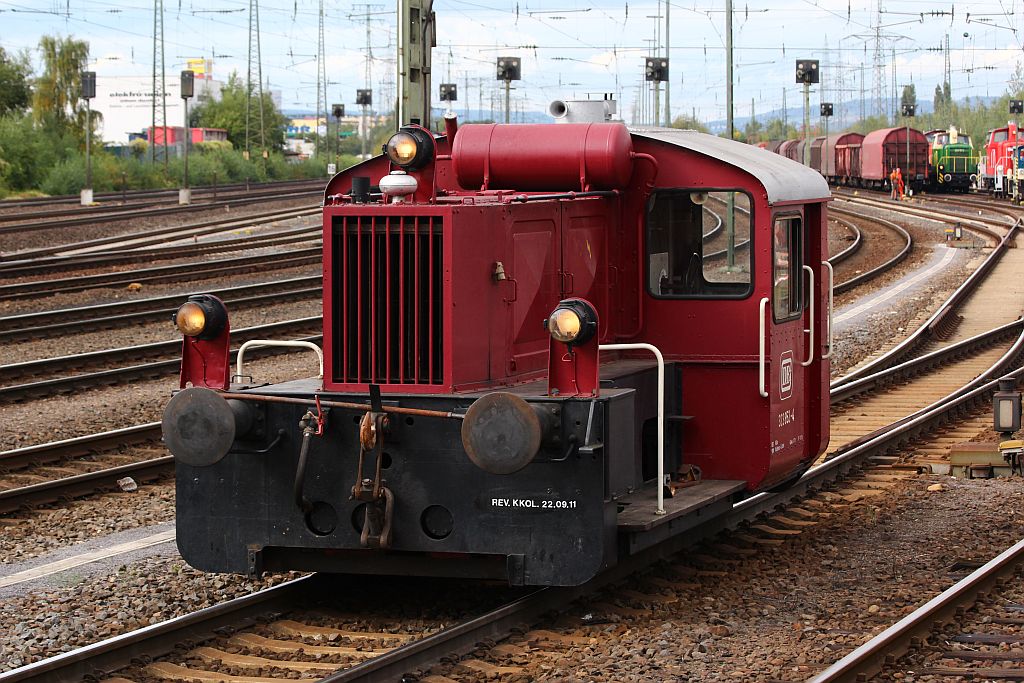 2.Lok der Dieselparade war die Köf 6782/323 8524, Bj 1960/Jung 13220, Indienststellung 05.08.1960, betriebsfähig, 128 PS, 45km/h. Koblenz-Lützel 29.09.12