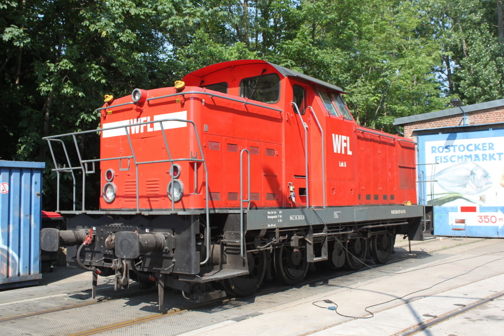 346 931-9(WFL-Lok 6)stand am Morgen des 02.06.2018 als neue Ersatzlok vor dem Lokschuppen im Rostocker Fracht und Fischereihafen.