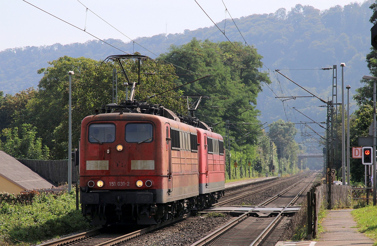 35min nachdem sie ihren  Andernacher  nach Andernach gebracht hatten kamen die beiden Ladys im Schnellgang wieder zurück...RP 151 031 und 034 in Andernach-Namedy. 13.09.2021