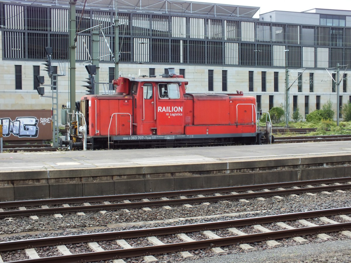 363 707 stand am 13.08.14 als Rangierlok im Hannoveraner Hauptbahnhof bereit. Gebraucht wurde sie während meiner Anwesenheit jedoch nicht.