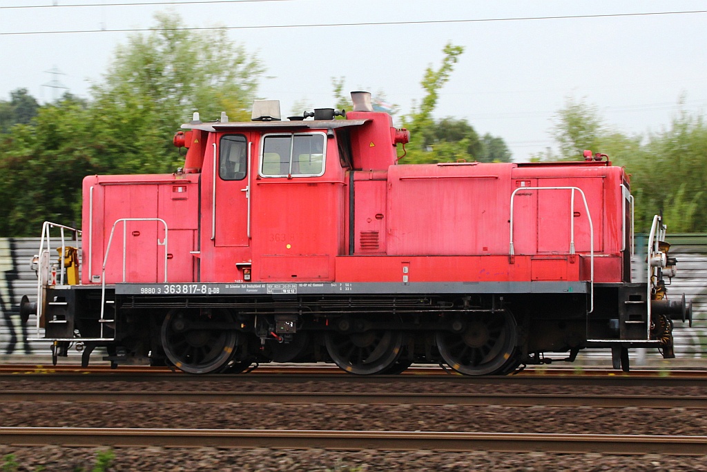 363 817-8 dieselt hier gemtlich durch HH-Harburg. 07.09.12 (0800)