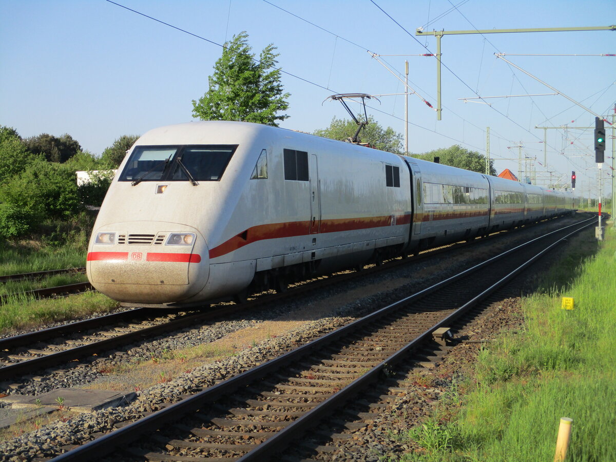 401 054,als Leerpark Stralsund-Binz,am 18.Mai 2024,rauschte durch Bergen/Rügen.