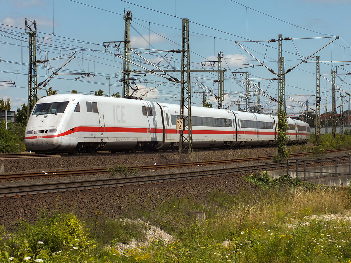 401 069 verlässt hier am 13.08.14 Göttingen.