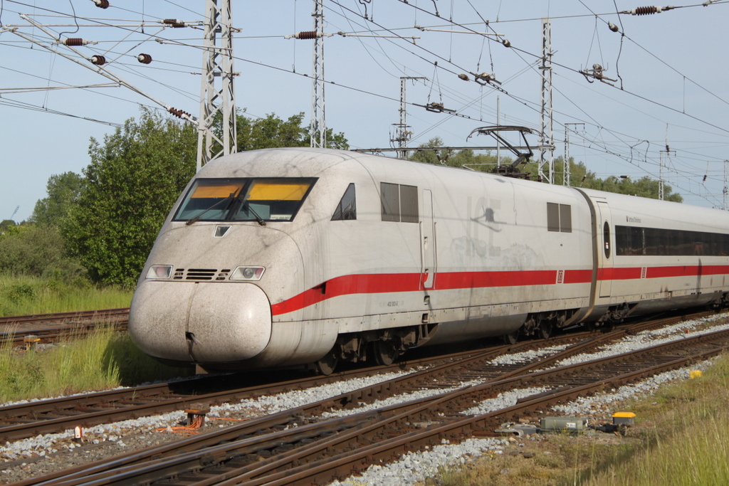 402 003-8  Cottbus/Chóśebuz  als ICE 949 von Köln nach Ostseebad Binz bei der Einfahrt im Rostocker Hbf.21.05.2018