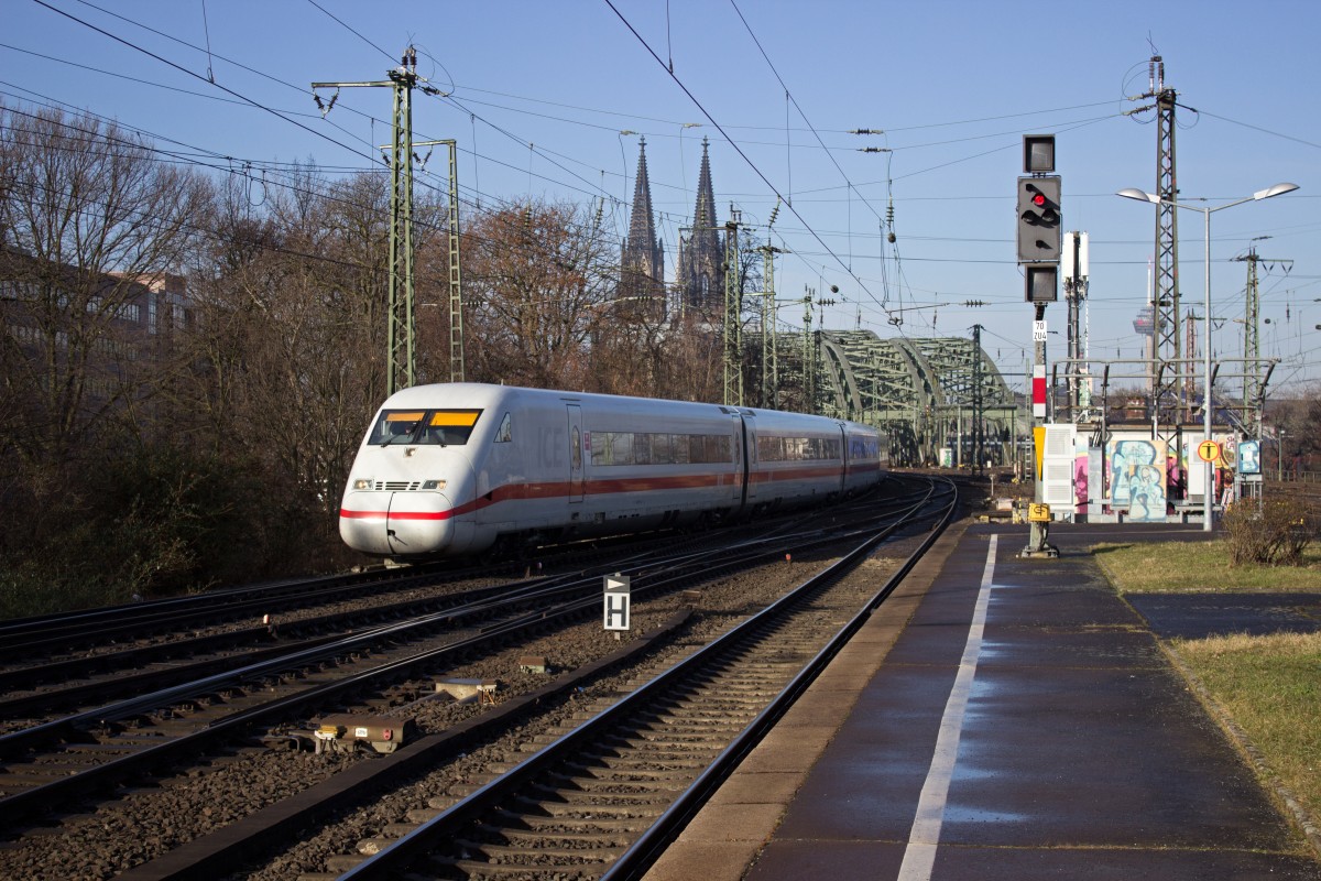 402 017 bricht am 25.02. als ICE der Linie 10 nach Berlin auf.