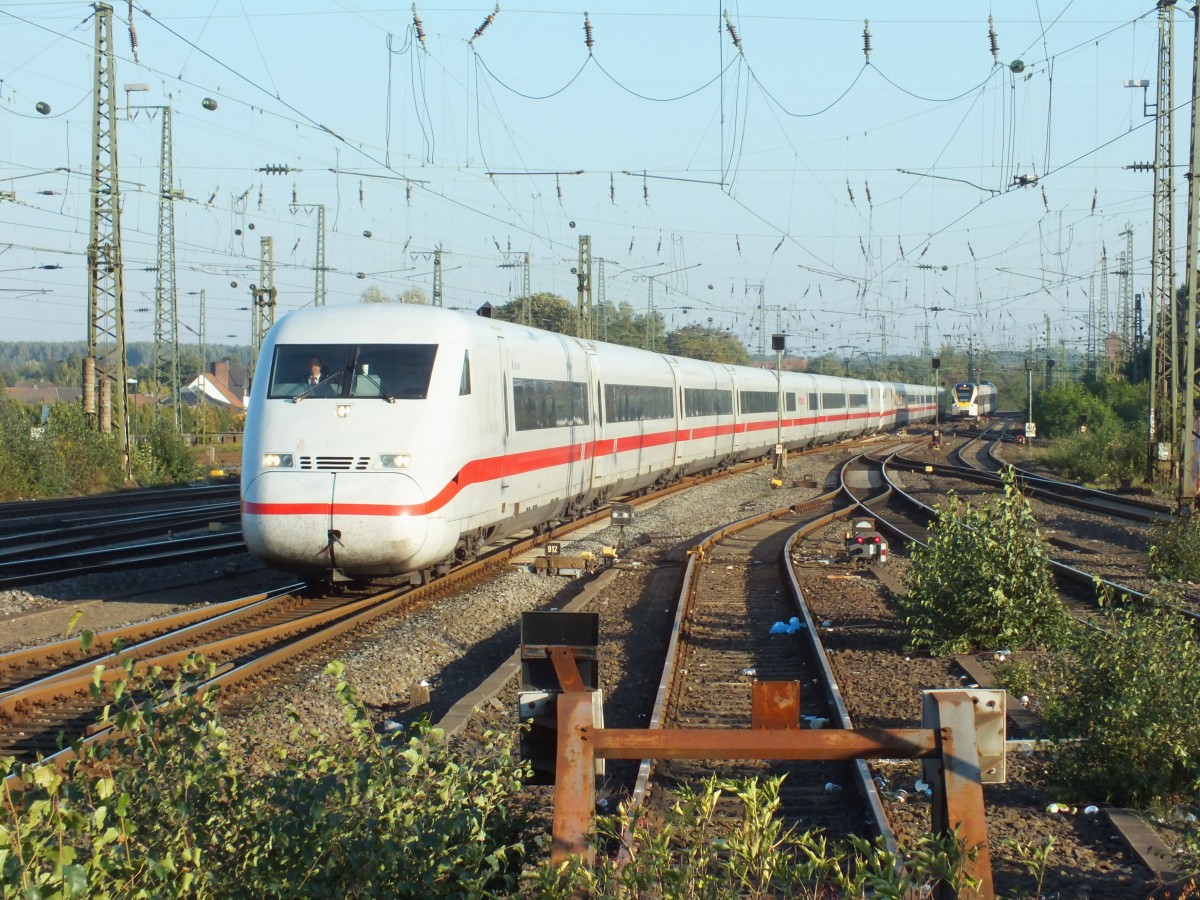 402 038 und 402 012 erreichen am 2.10.13 als ICE nach Dsseldorf/Kln Hamm.