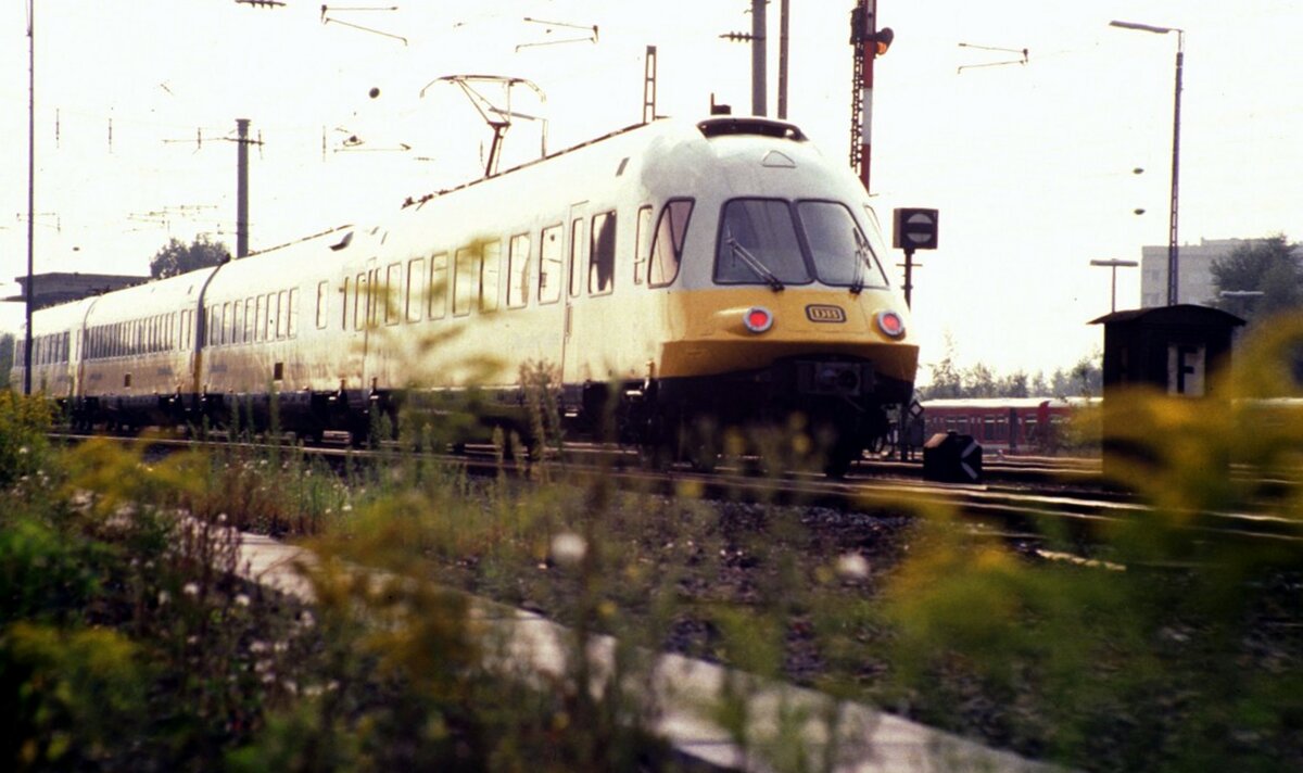 403 002-9 Lufthansa-Airport-Express bei der Parade 150 Jahre Deutsche Eisenbahn in Nürnberg Langwasser am 14.09.1985.