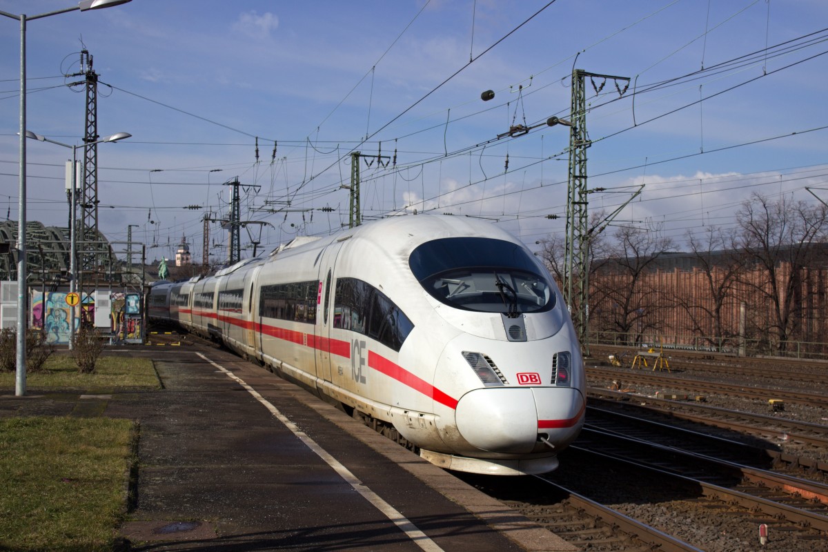 406 054, der ursprünglich von der niederländischen Staatsbahn NS beschafft, dann aber an die DB verkauft wurde, durchfährt am 25.02. Köln Deutz.