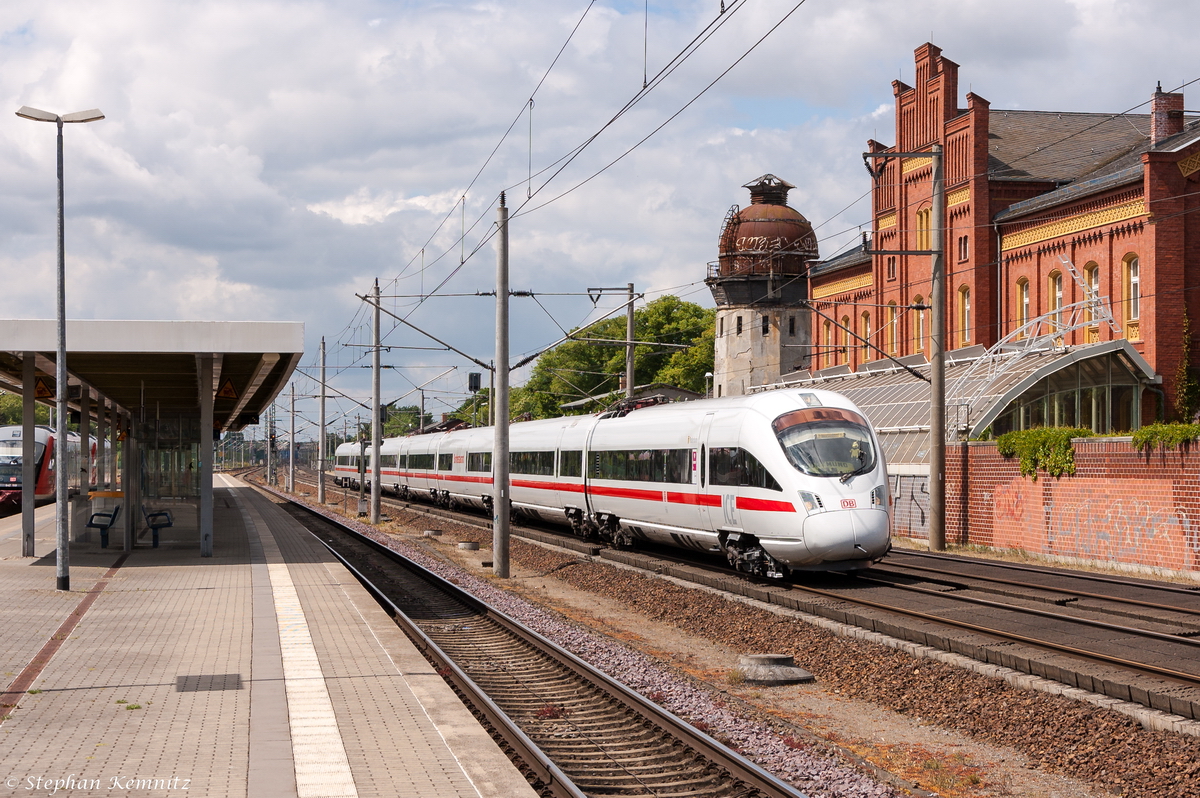 411 003-7  Paderborn  als dritter DFB-Pokalsonderzug des BVB nach Berlin bei der Durchfahrt in Rathenow. 30.05.2015