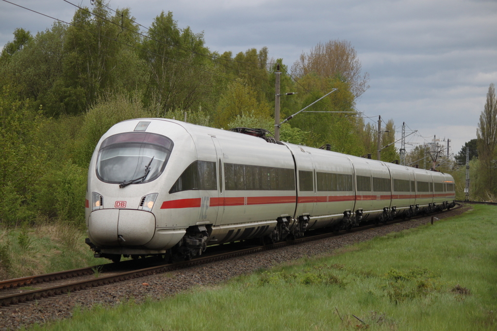 411 009-4 als ICE 1727(Warnemünde-München)bei der Durchfahrt um 11:19 Uhr im Haltepunkt Rostock-Lichtenhagen.01.05.2018