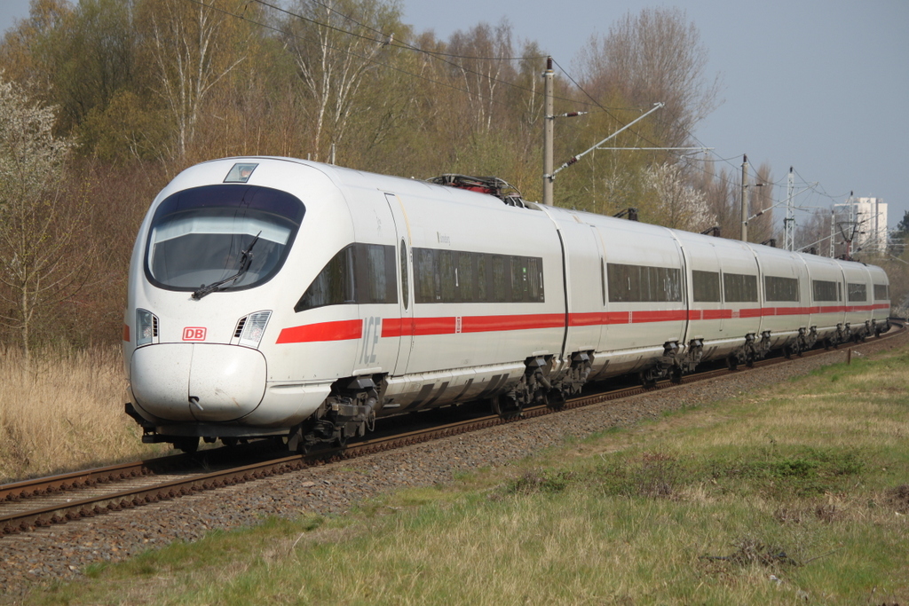 411 054-0 als ICE 1727(Warnemünde-München)bei der Durchfahrt in Rostock-Lichtenhagen.06.04.2019