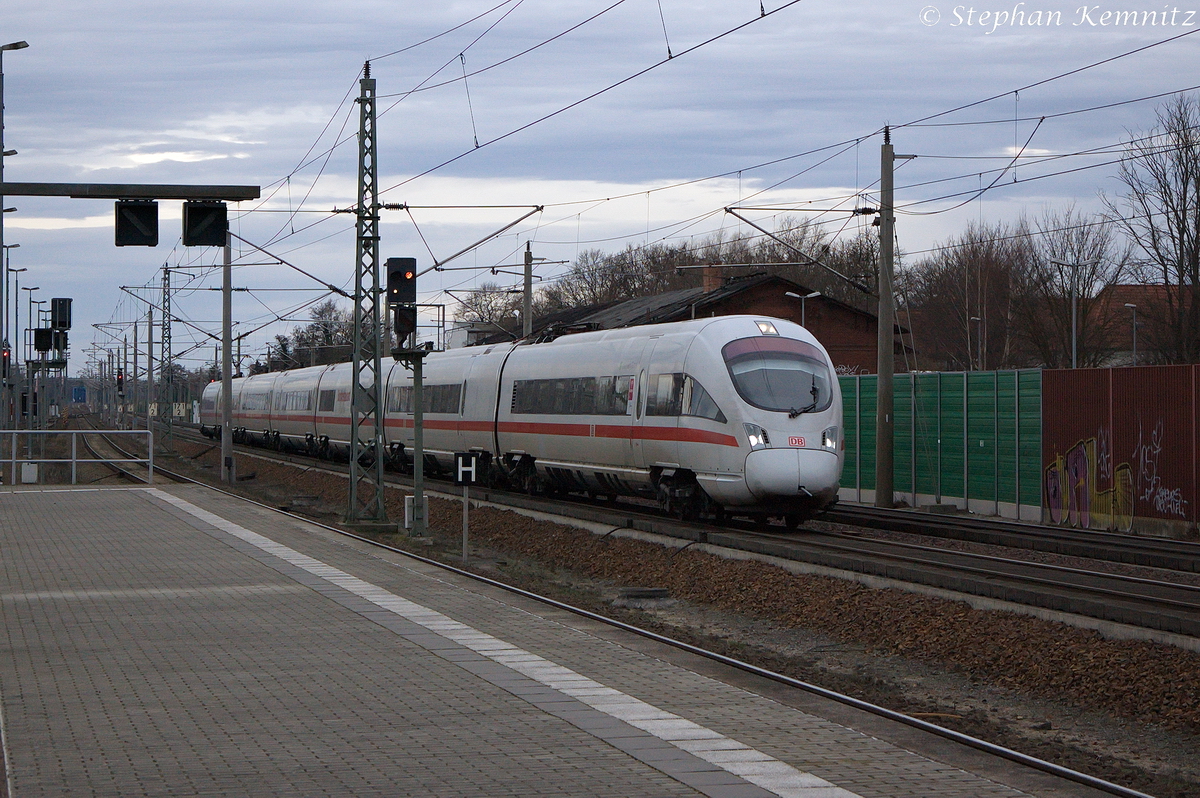 411 058-1  Falkenberg/Elster  als ICE 1692 von Karlsruhe Hbf nach Berlin Südkreuz in Rathenow. 21.12.2013