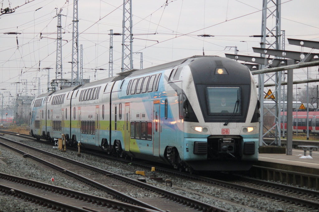 4110 112-7  Westbahn als IC 2270 von Dresden Hbf nach Warnemünde bei der Einfahrt im Rostocker Hbf.29.12.2020