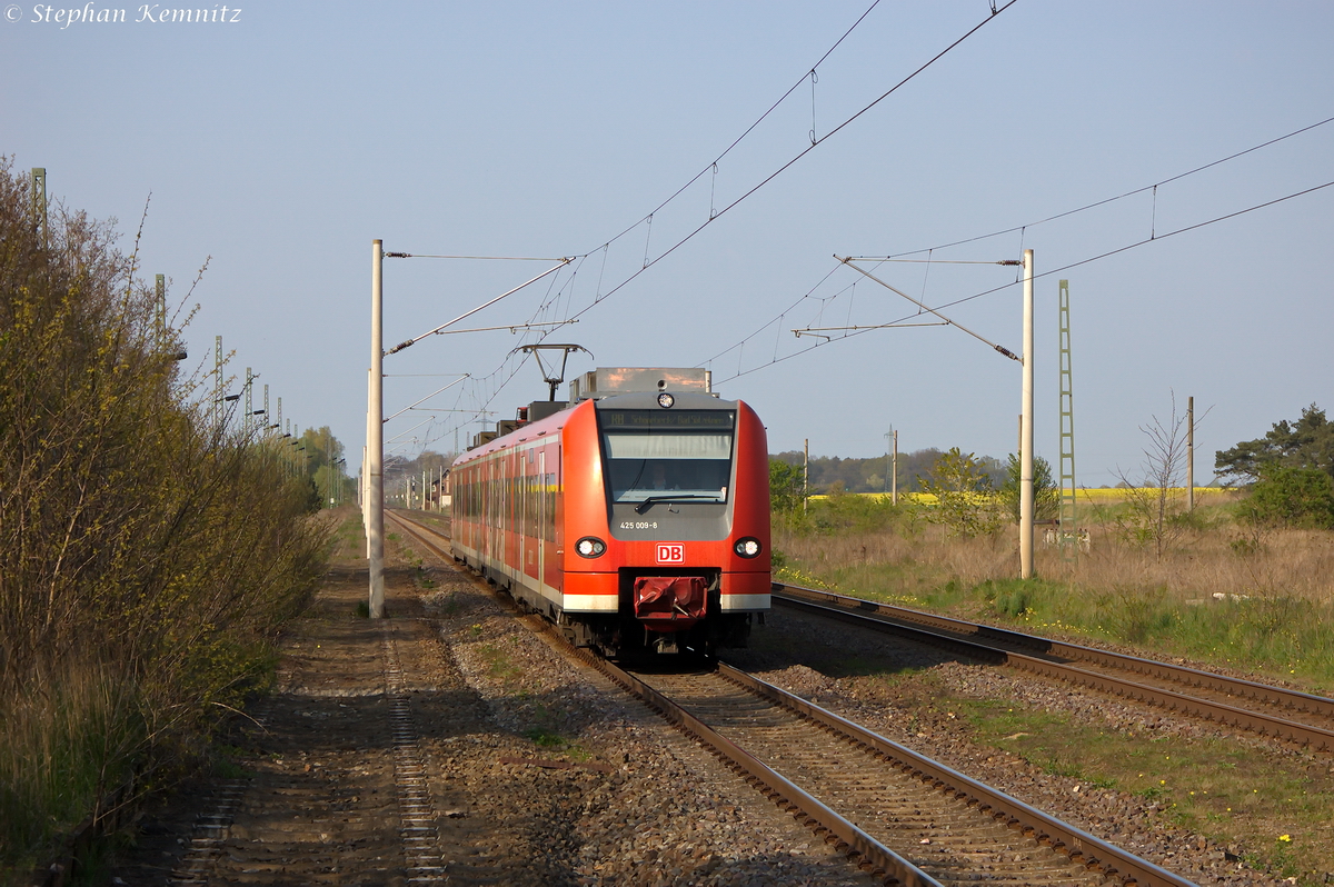 425 009-8 als RB30 (RB 17827) von Stendal nach Schönebeck-Bad Salzelmen in Demker. 19.04.2014 (Fotostandpunkt war das Bahnsteigende gewesen)