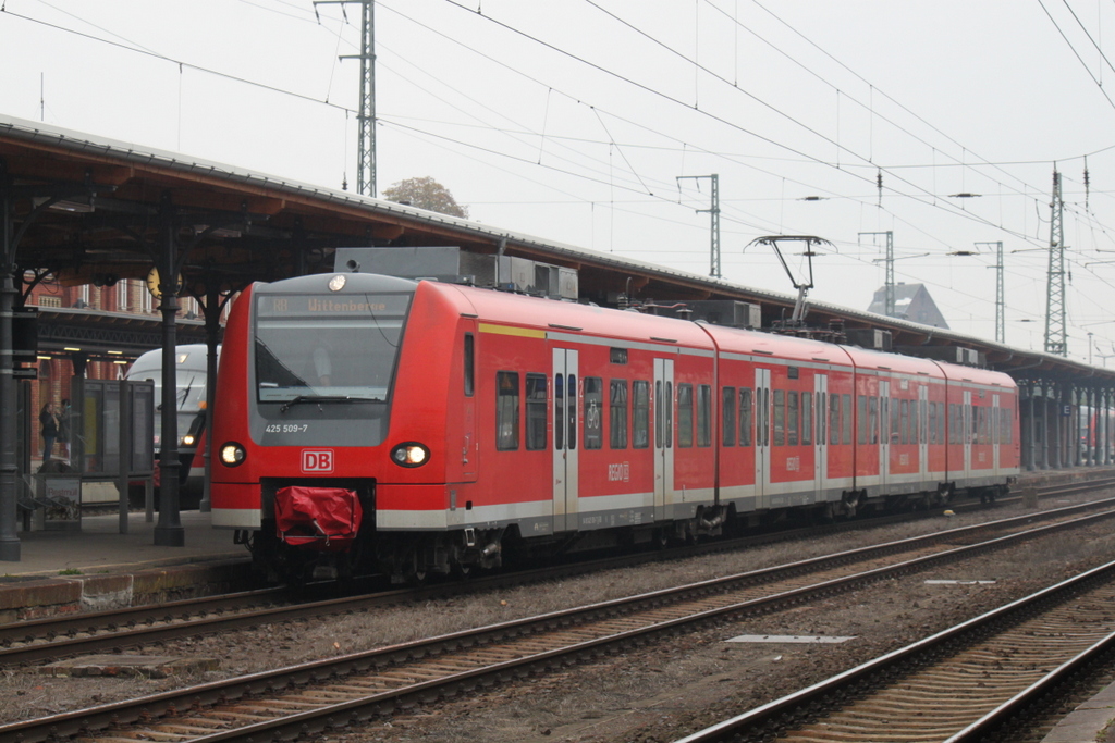 425 509-7 als RB 17814 von Schnebeck-Bad Salzelmen nach Wittenberge kurz vor der Ausfahrt im Bahnhof Stendal.05.10.2013