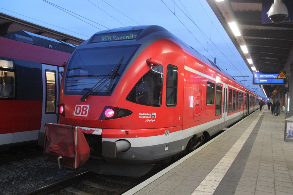 429 026-8 stand am 30.10.2014 als RE 9(13015)von Rostock Hbf nach Sassnitz im Rostocker Hbf. 