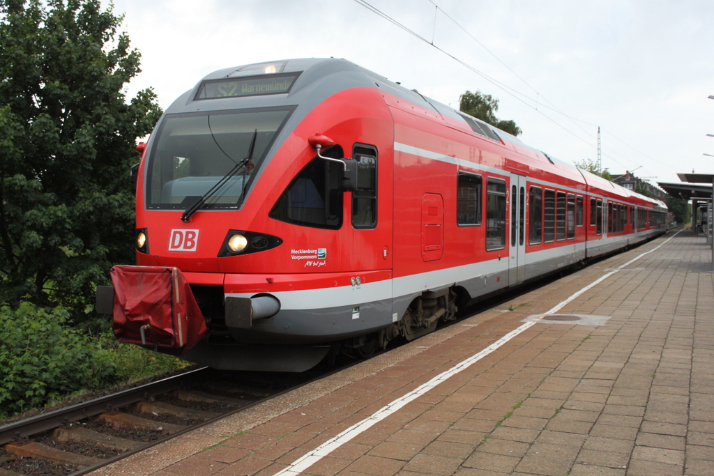 429 027-6 als S2(Rostock-Warnemnde)kurz vor der Ausfahrt im Haltepunkt Rostock-Holbeinplatz.28.06.2016