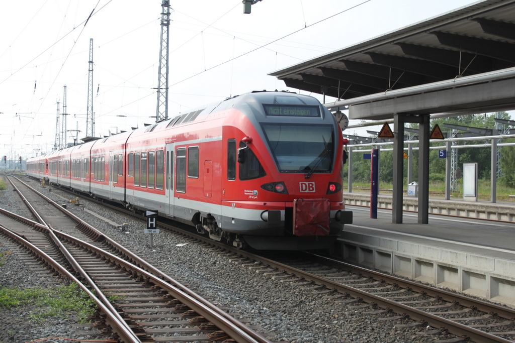 429 027-6 als Überführung von Rostock Hbf nach Stralsund bei der Ausfahrt im Rostocker Hbf.29.05.2016