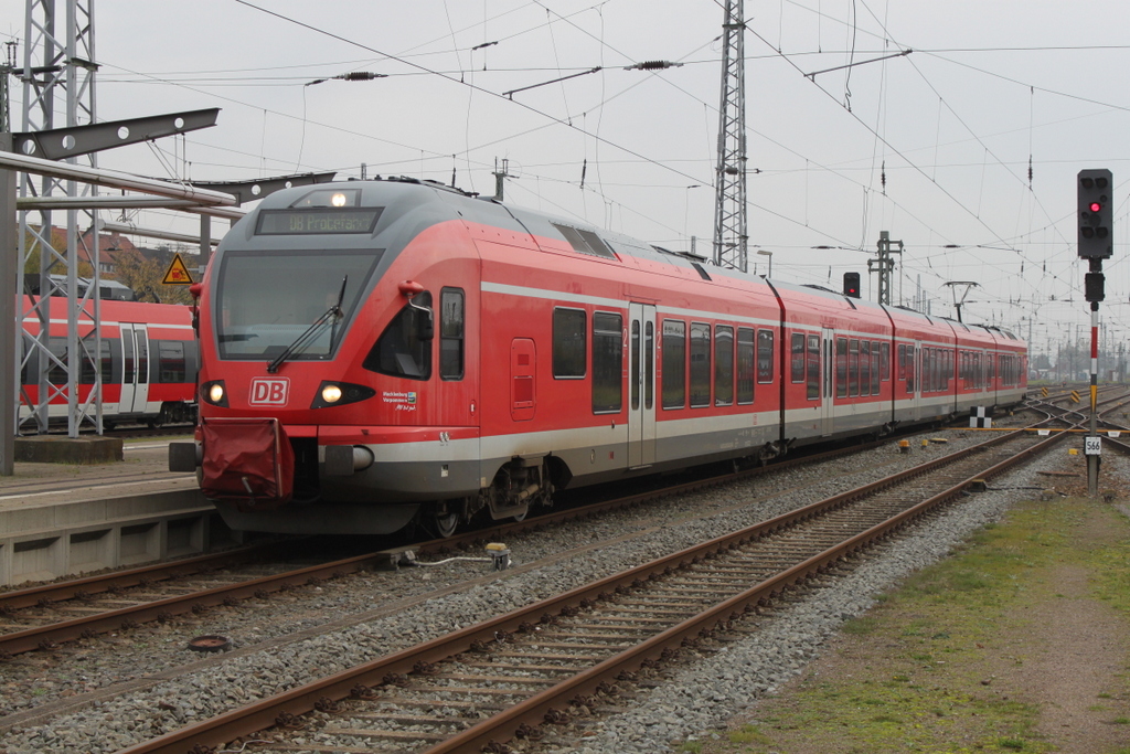 429 030-0 als DB-Dienstfahrt bei der Einfahrt im Rostocker Hbf.20.10.2017