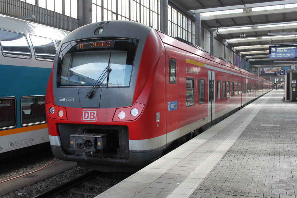 440 206-1 stand am 22.07.2016 im Mnchener Hbf.