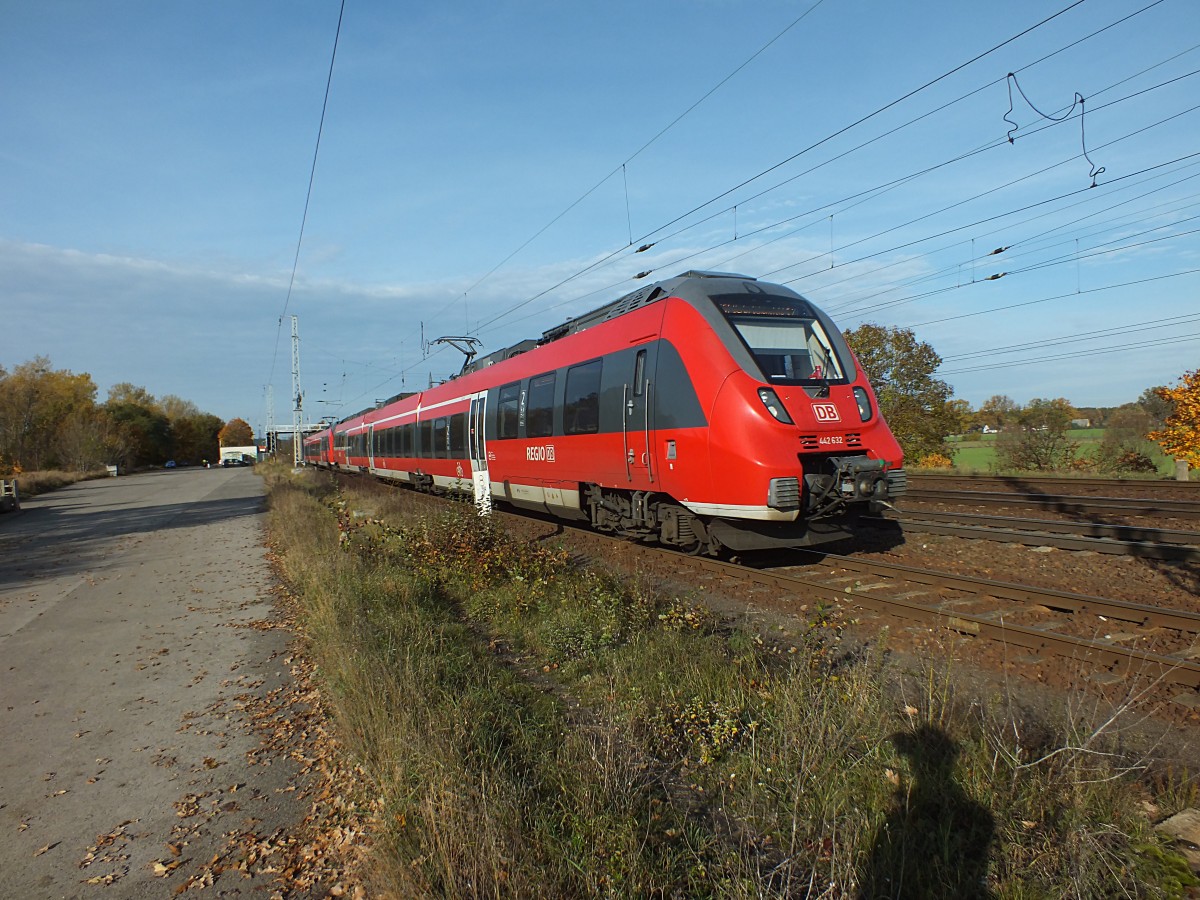 442 132 und 442 130 verlassen am 22.10.13 Saarmund in Richtung Schnefeld.