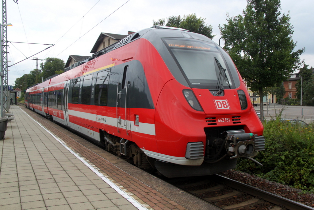 442 151-7 als RB 28964 von Dresden Hbf nach Coswig(b Dresden)stand am 13.07.2015 im Haltpeunkt Cossebaude.