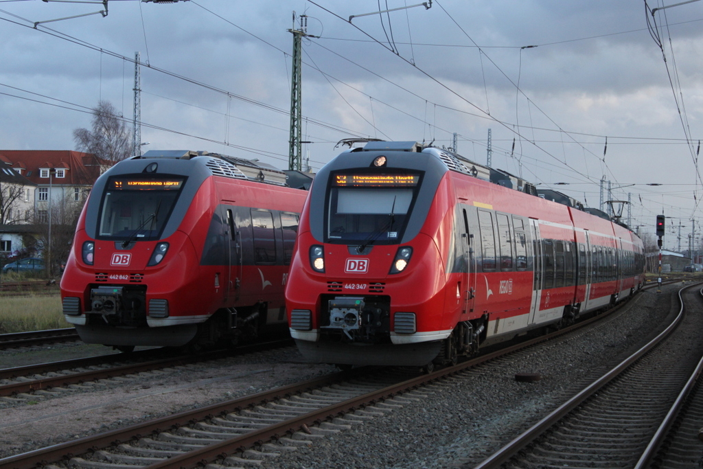 442 347 als S2 von Gstrow nach Warnemnde Werft bei der Einfahrt im Rostocker Hbf.23.12.2015