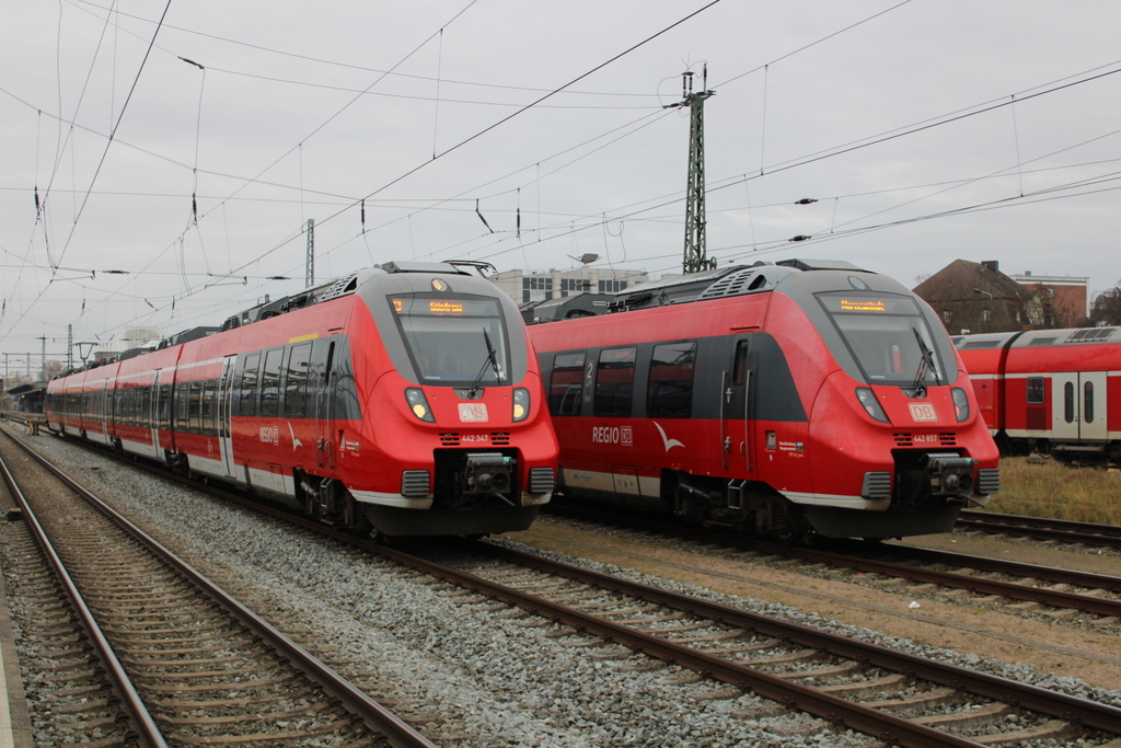 442 347 als S3(Warnemünde-Güstrow bei der Ausfahrt im Rostocker Hbf.04.12.2020